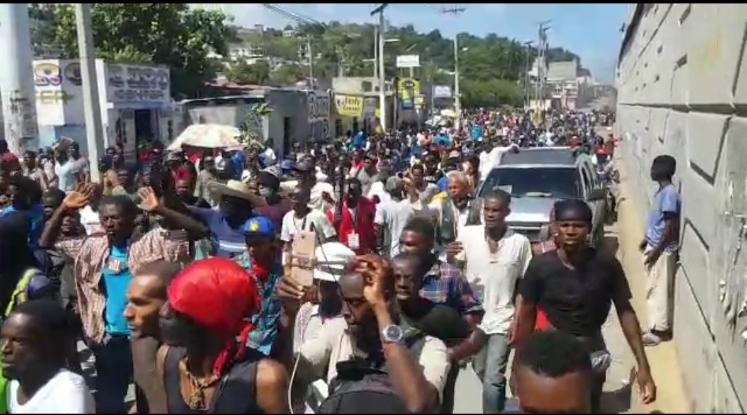 Une vue de la foule à Delmas