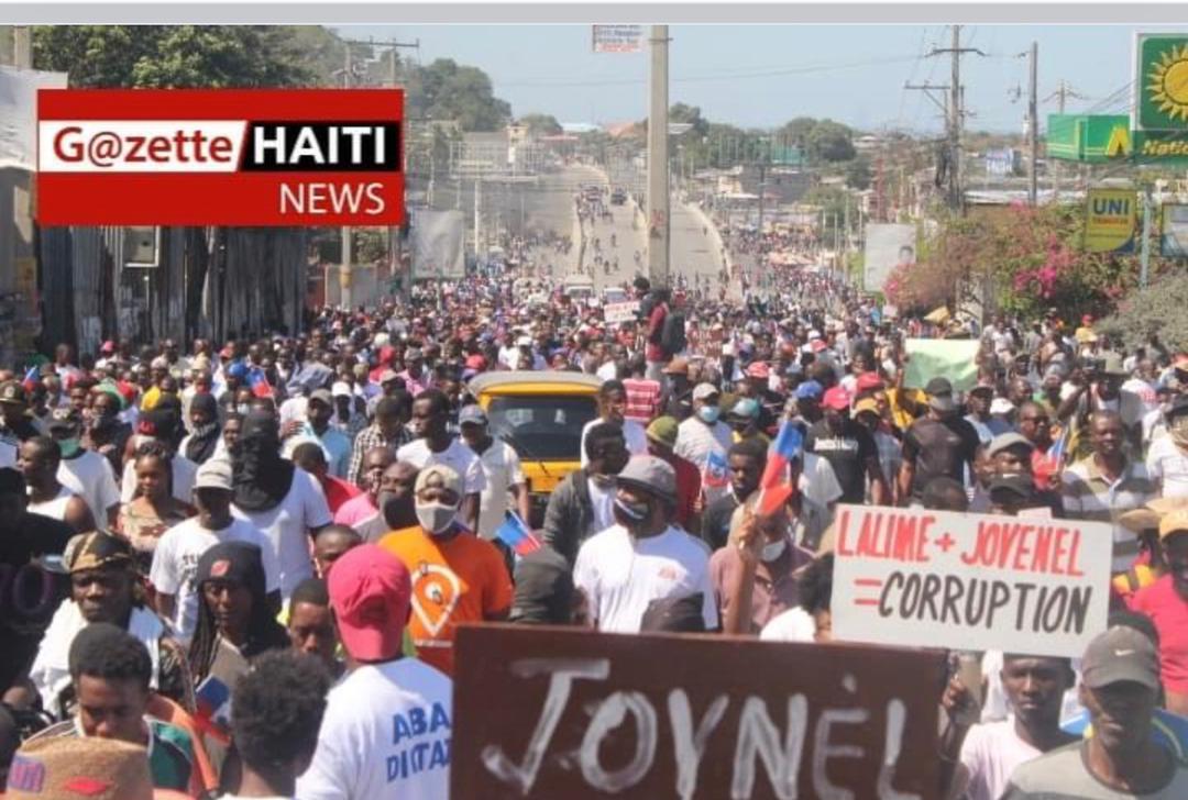 La foule sur la route de Delmas 