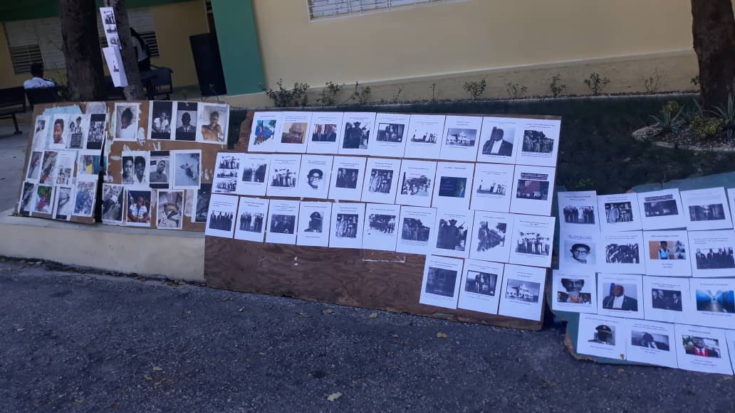 Des photos de victimes exposées 