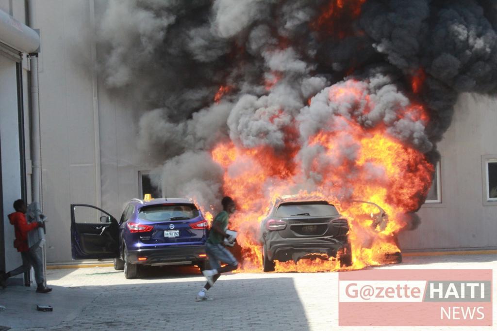 Des véhicules incendiés  à Universal Motors