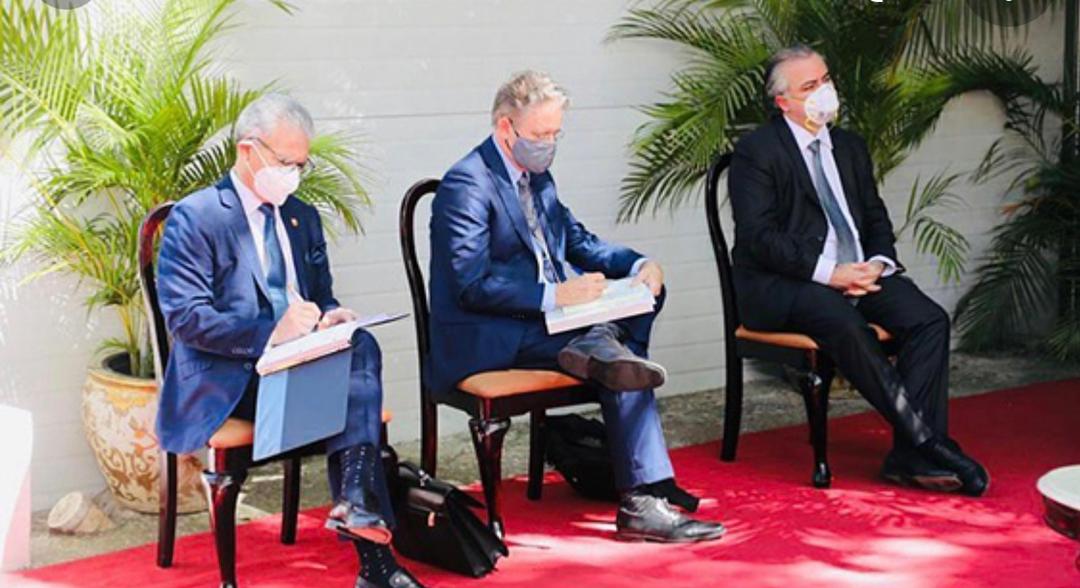 La délégation de l'OEA au Palais National 