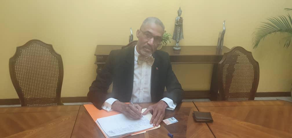 Le Dr Emile Hérald Charles signe pour le MTVAyiti 