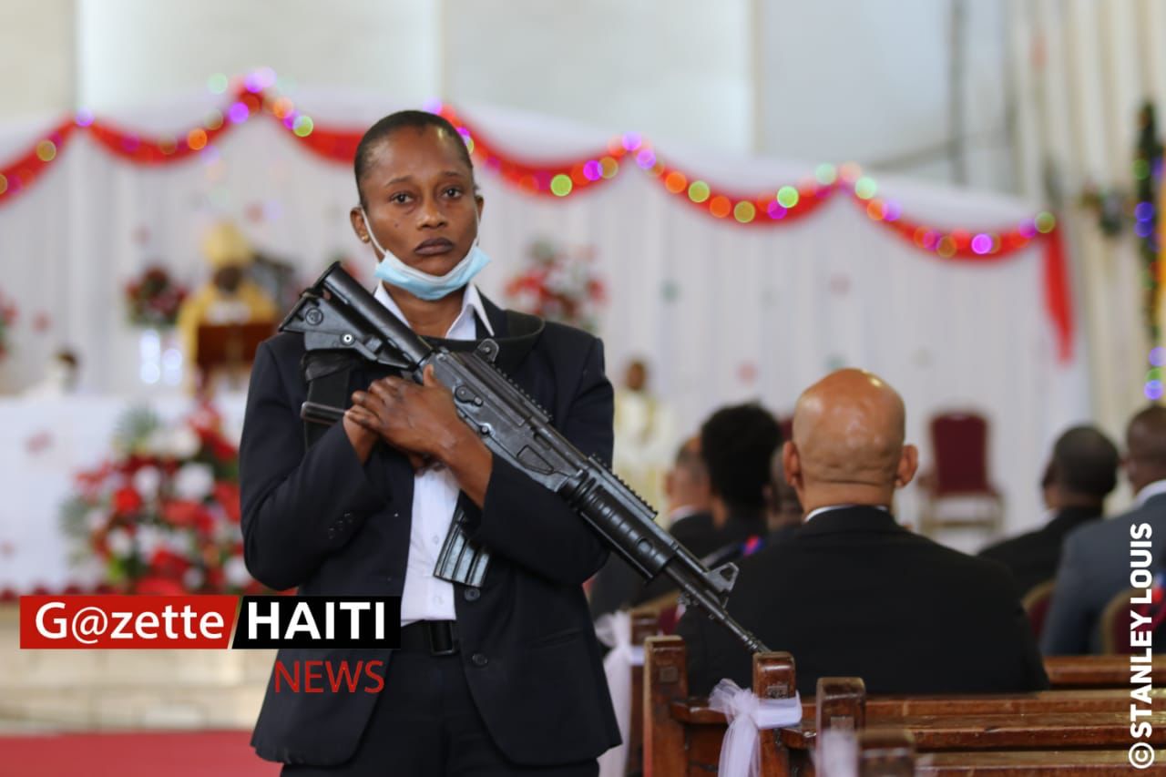 Ariel Henry à l'Eglise bien surveillée 