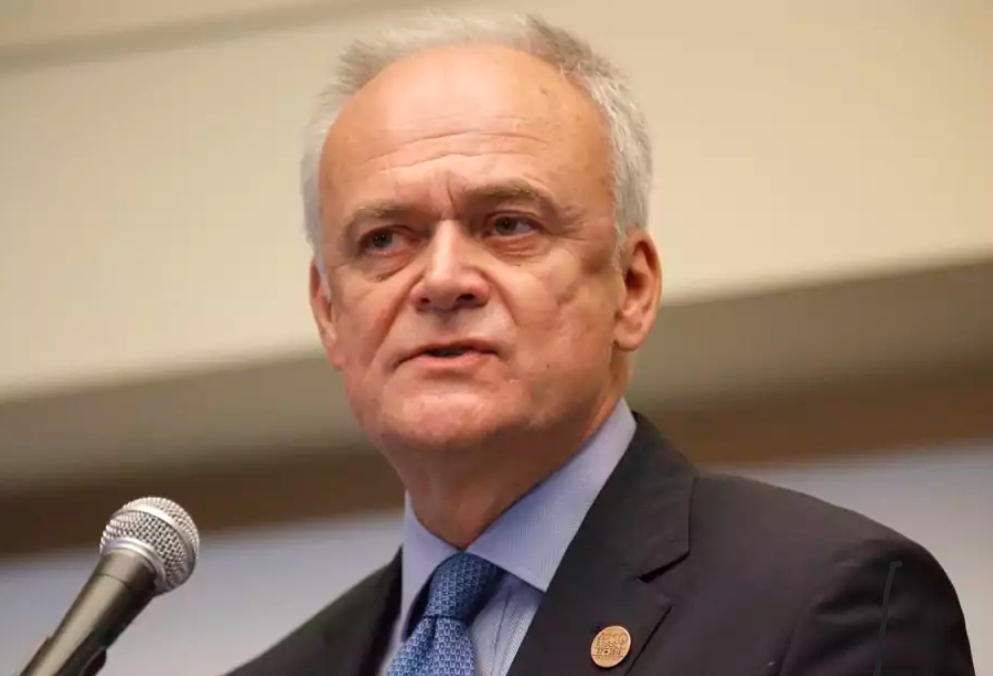 Près du comité Peter Boehm 