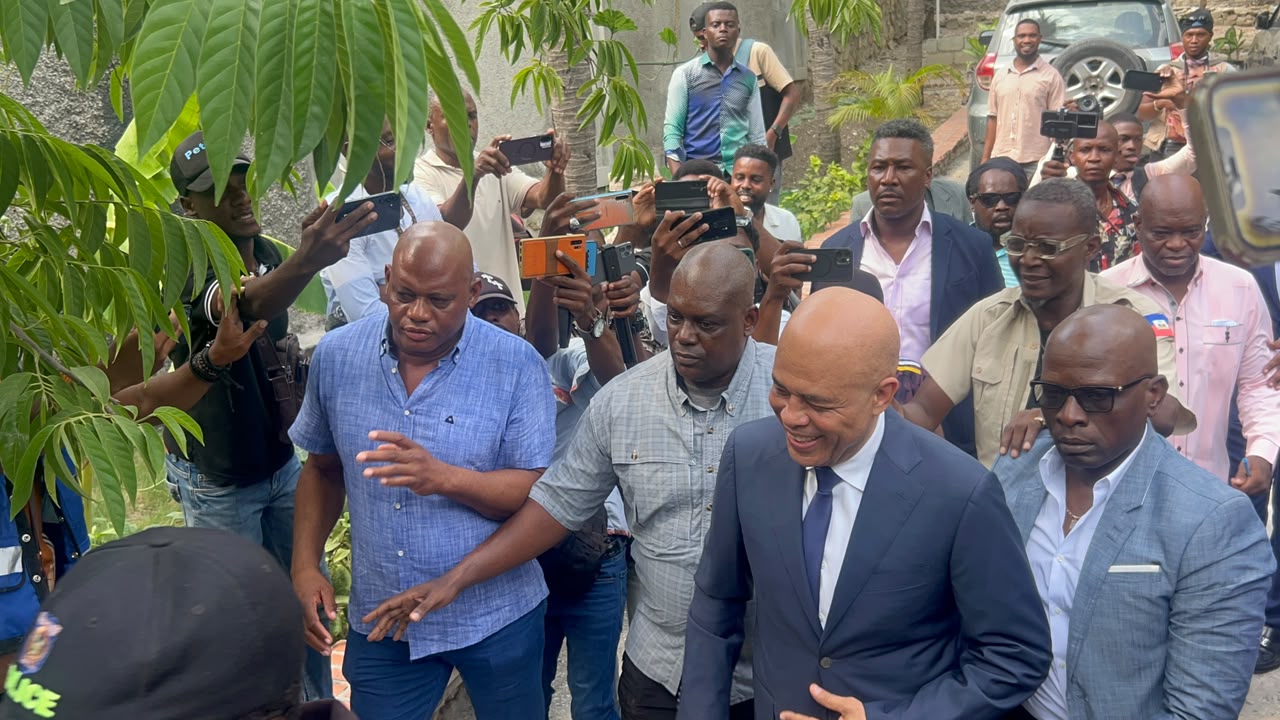 Michel Martelly entendu pendant 6 heures par le juge Jean Denis Cyprien