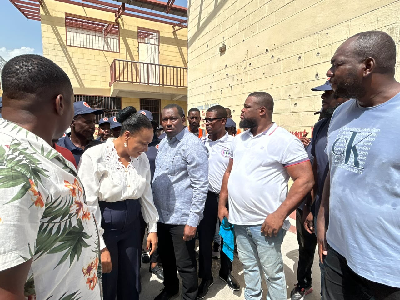 La mairie de Port-au-Prince lance une campagne de désinsectisation