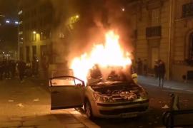 Véhicule en feu à Paris 