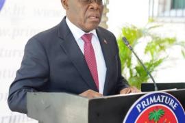 Le PM Joseph Jouthe en conférence de presse 