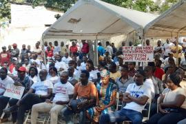 Des supporteurs de Fritz Jean avant la marche 